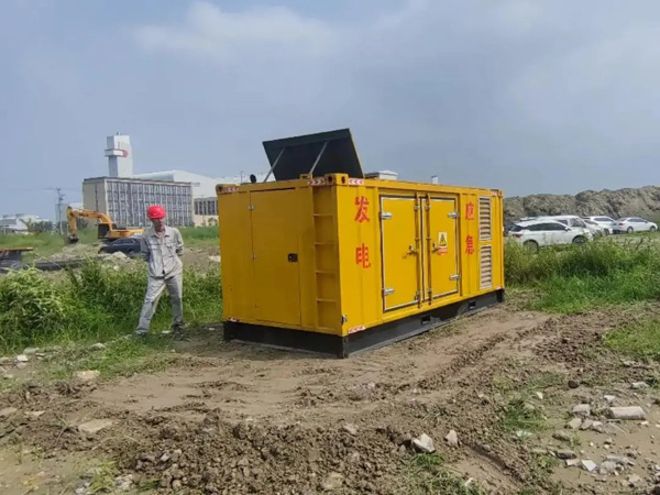 盐田200KW柴油发电机机组每小时的油耗量受哪些因素影响？